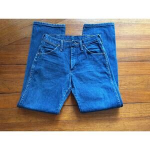 Vintage wrangler, high-rise jeans, size 28 x 30, straight leg blue wash